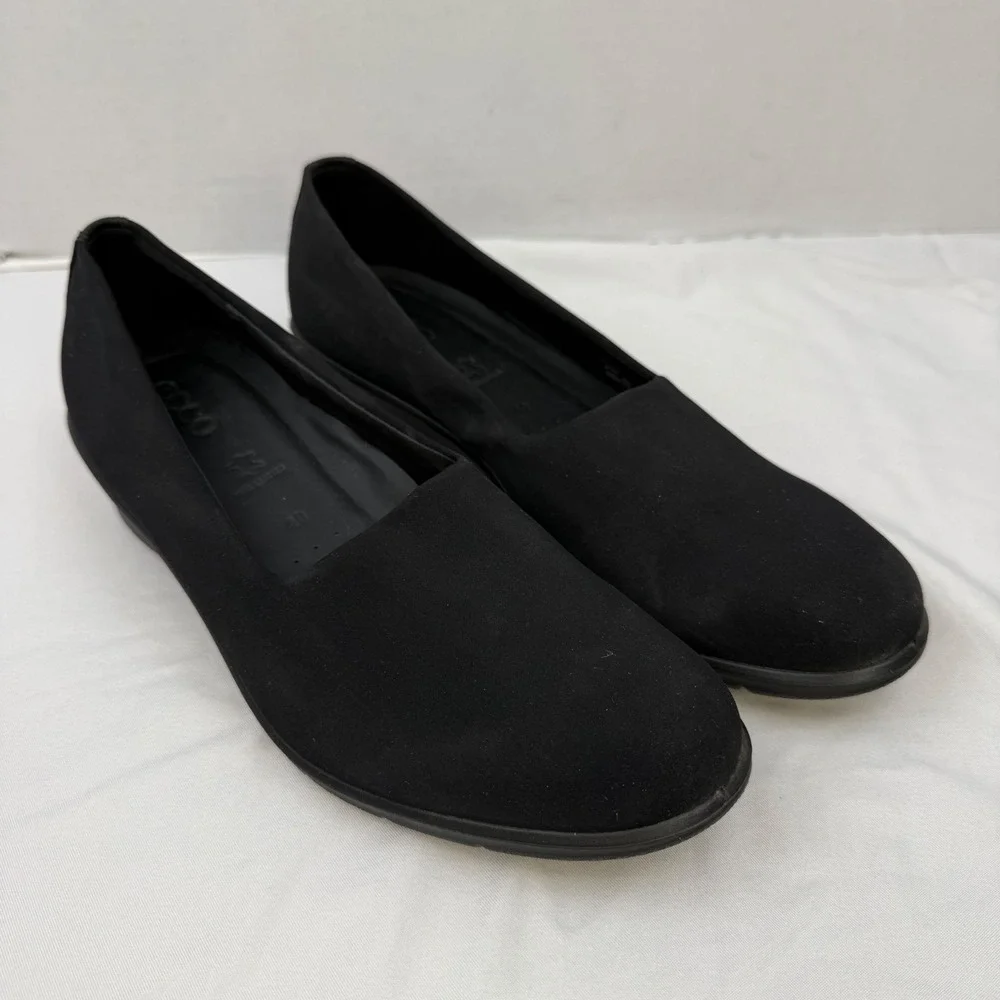 ECCO Black Wedge Pumps Women Size 40 US 9-9.5 Low Heel Slip On Round Toe Shoes